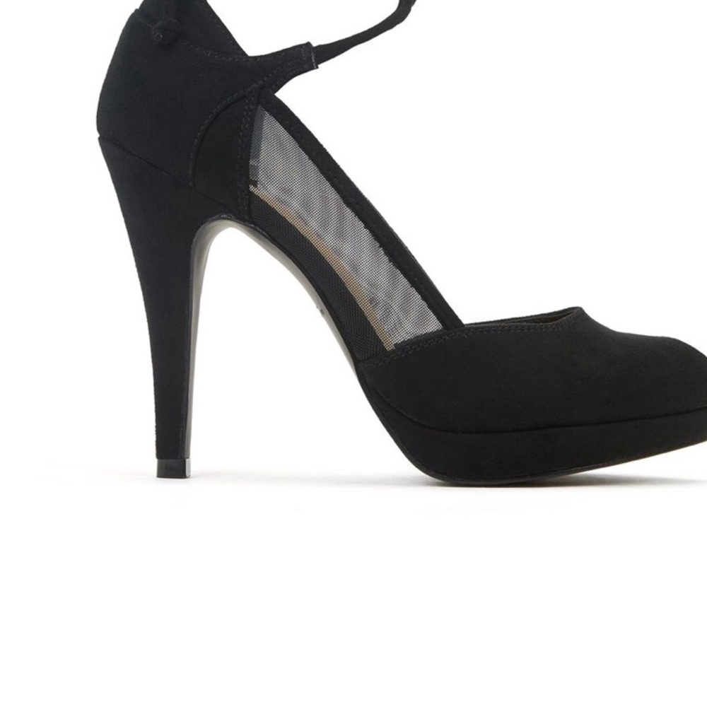 High heels
Round toe
Stiletto heel
Slip-on